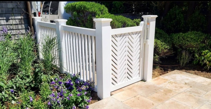 Azek Spindle Fencing with Walk Gate
