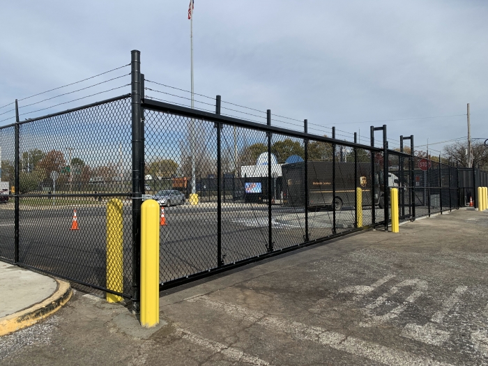 Chain Link Aluminum Cantilever Gate with Double Track and Barbed Wire